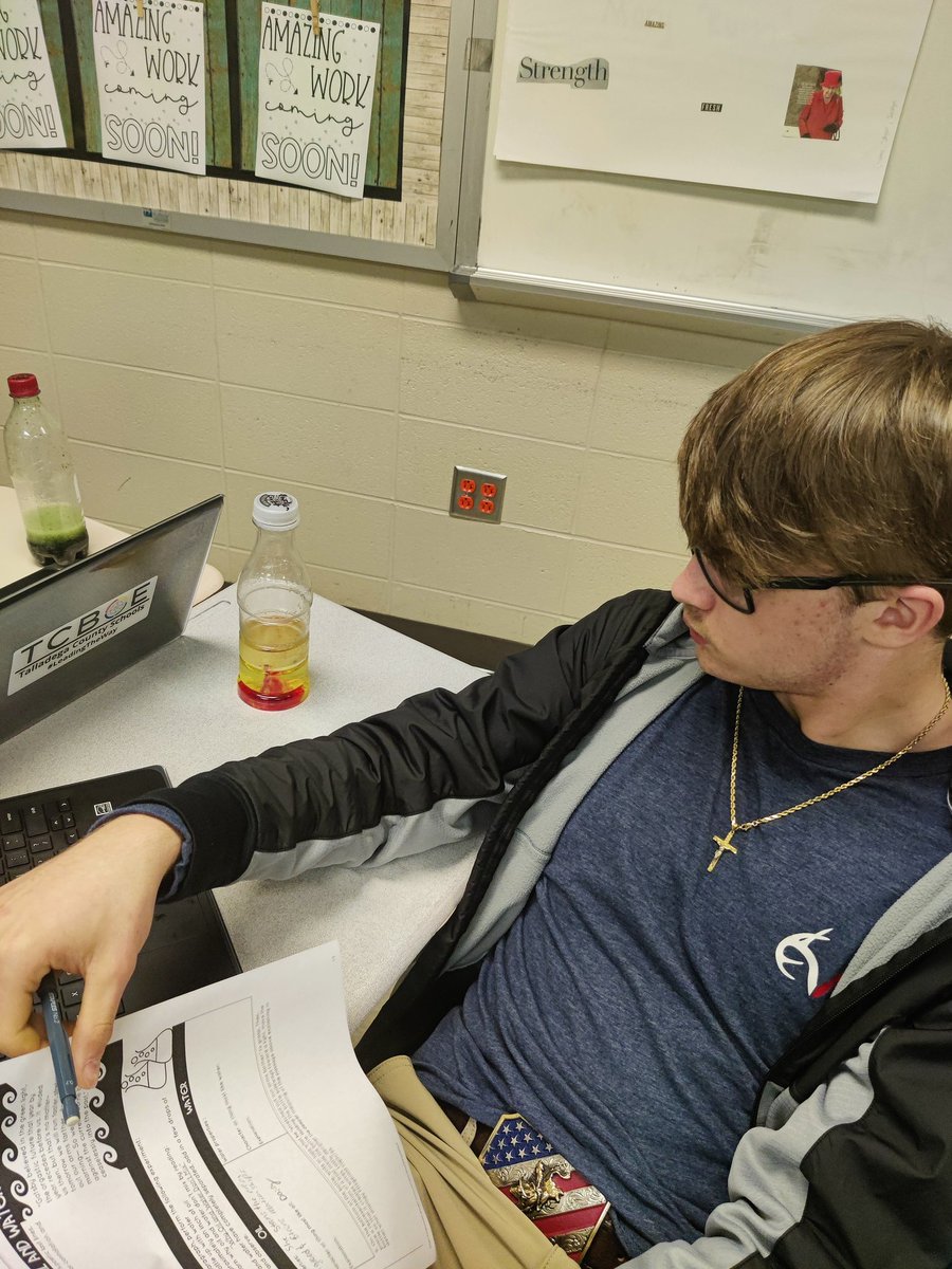 FhsEnglish2015's tweet photo. We mixed science and literature together in English 11. We learned all about why water and oil won't mix, decided which of the Gatsby's characters matched each component, followed by some color symbolism. A great end to our Gatsby unit. #scienceandEnglishmix @TCBOE_FHS #STEM https://t.co/W6yzAjg0PZ