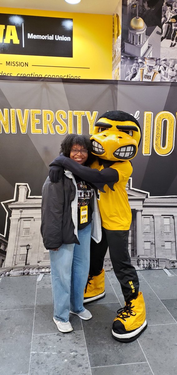 Had an amazing time at the University of Iowa. Beautiful campus and an out of this world Astronomy department!  Great meeting you Wisdom, Emma, Rachel and <a href="/RayCoachThrows/">Ray Robinson</a>! Thanks for everything.

#hawkeyedays #unofficialvisit