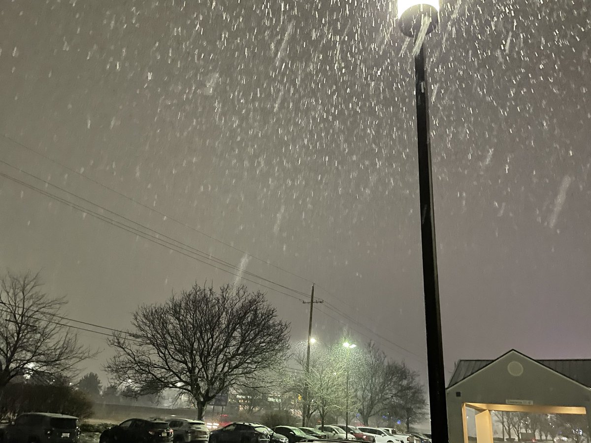 MichaelCurl18's tweet photo. Our first snow fall of the year. Itโs beautiful but Iโm not a big fan of it at all snow is evil ๐ I hate the hot summer weather and I hate the bone chilling cold weather too. Iโd wrather have my tornado season back over this any day. #evilsnow #coldweather https://t.co/83ims8bwmH