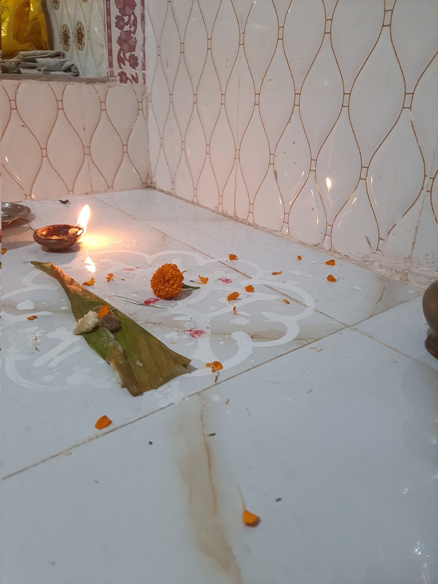 apratimsai9's tweet photo. To All Poruhans ପୋରୁହାଁ Today... Happy #Prathamshtami 🌻💐🌿🌱🌻😇😊😇
ପ୍ରଥମାଷ୍ଟମୀ!

A Celebration Unique to Eastern Coast of #Odisha, Wherein the Eldest in Home are Worshipped Along With God with Some Special Dishes!

Special Advantage for #OnlyOne's like Me 🌝

#Enduri #Pitha https://t.co/qyWbsSI6LD