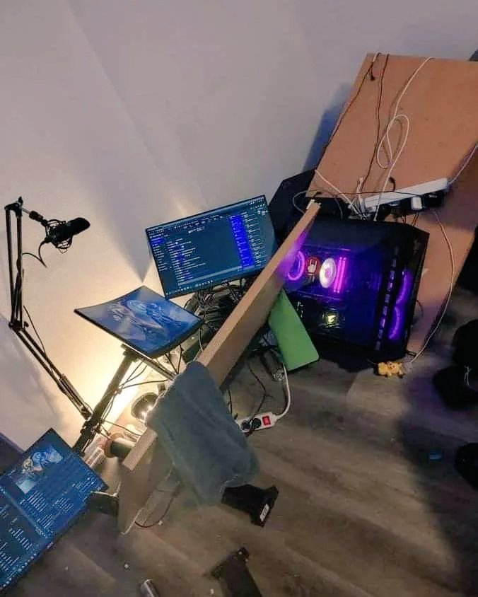 cinnamontoastk's tweet image. Rate my setup