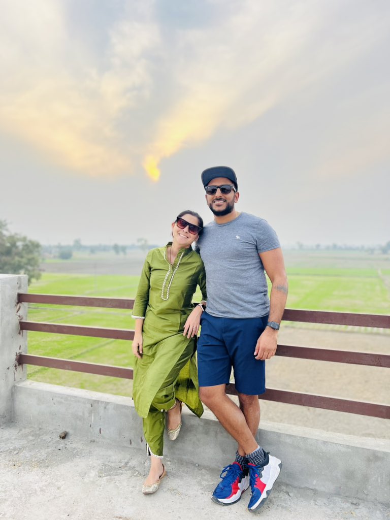 meSonalee's tweet photo. सरसों के खेत में परसों वाली फोटो💚
Quite literally क्योंकि आज हम अलग शहर आए है
(just for you to get the caption right) #updatessoon #staytuned
Till then Showing some पिंड दा प्यार
in साड्डा अमृतसर in साड्डा पिंड 🌾
#नानके #amritsar #hometown #savikulkarni #sonaleekulkarni https://t.co/xNksP67haO