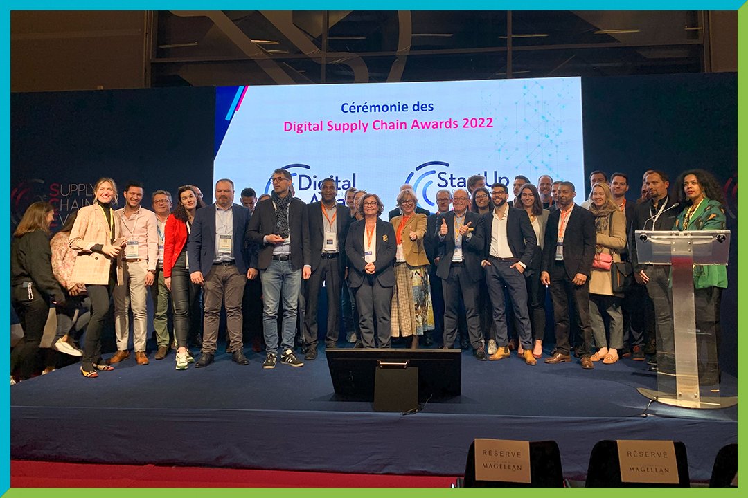 MapobyWoop's tweet image. Malheureusement, nous n’avons pas gagné… Mais nous tenions à féliciter @DCbrain qui remporte le trophée de la catégorie Digital Supply Chain Award ! 🏆 @SCE_Event #optimisationdetournées #omnicanalité #dernierkilomètre #SCE22 #supplychain