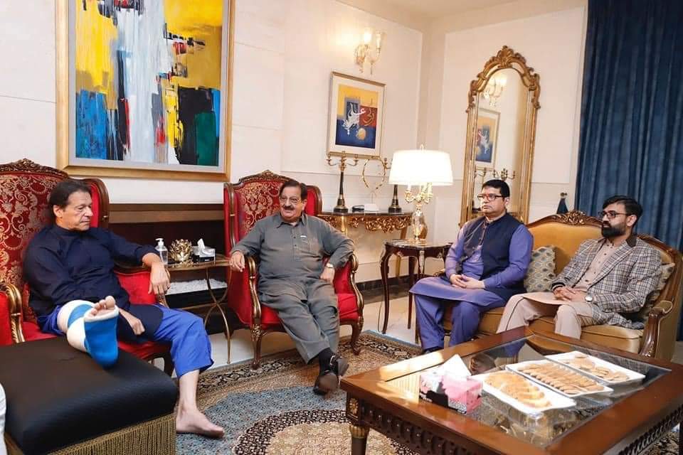 PATofficialPK's tweet photo. سیکرٹری جنرل خرم نواز گنڈاپور کی قیادت میں وفد نے چیئرمین تحریک انصاف عمران خان سے زمان پارک میں ملاقات کی۔رہنماؤں نے عمران خان کی عیادت کی۔ بانی و سرپرست اعلیٰ تحریک منہاج القرآن شیخ الاسلام ڈاکٹر محمد طاہر القادری کی طرف سے بھی عمران خان کی خیریت دریافت کی۔

@GandapurPAT https://t.co/rH3e1PCrZo