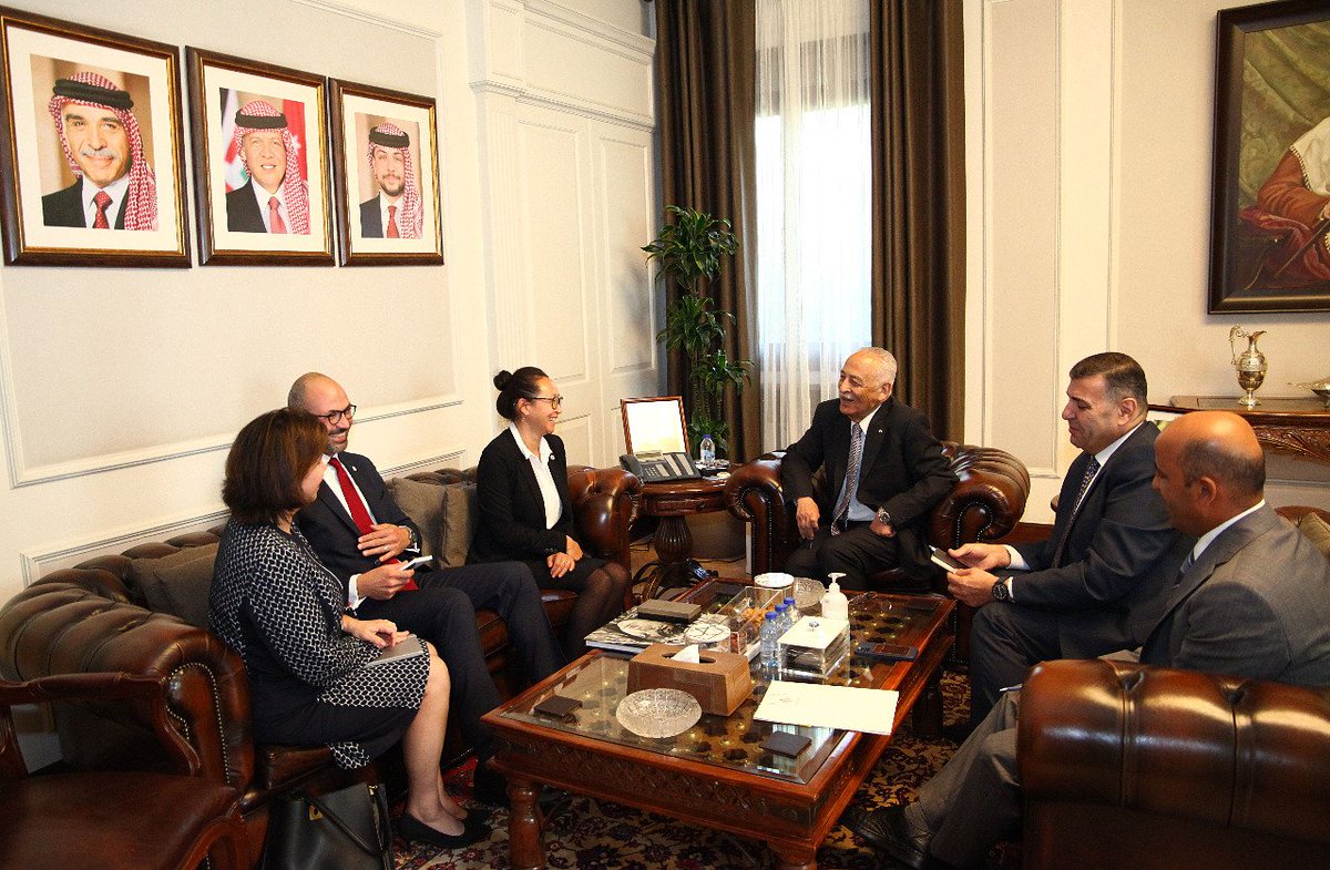 ICRC_Jordan's tweet photo. We had the pleasure meeting H.E Yousef Issawi Chief of the @RHCJO to discuss the @ICRC_Jordan humanitarian operations in #Jordan,in particular issues related to the missing persons in armed conflicts &amp; the humanitarian consequences of protracted conflicts
@AvrillaudS @MAbulhimal https://t.co/7rEN2sFyJ9