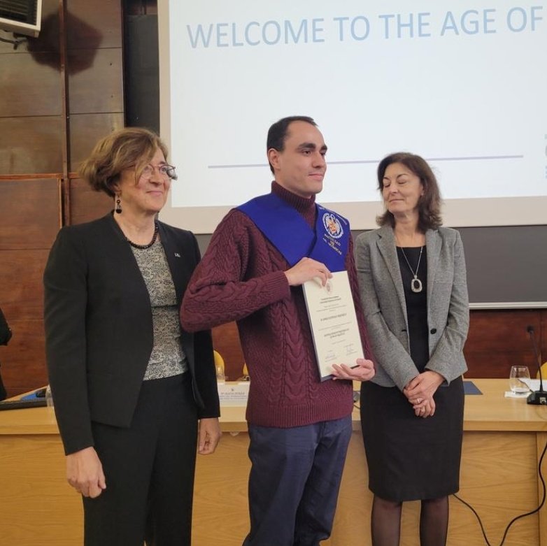 UnsatChem's tweet photo. Congratulations to our students Daniel and Pablo for receiving the Best Marks Awards of Bachelor and Master 👨🏻‍🎓👨🏽‍🎓Great job guys!👏🏻
@unicomplutense @quimicasUCM https://t.co/nB7lzVFbKx