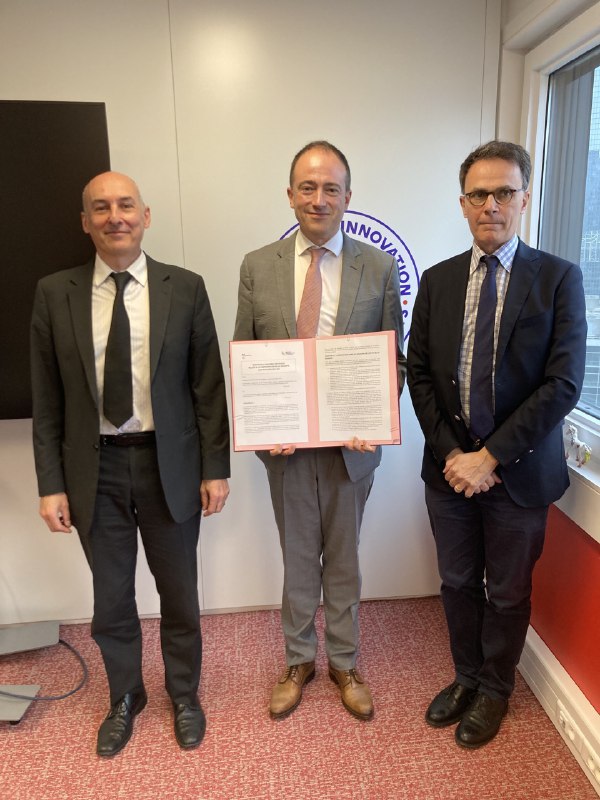 Agence_IT_Gouv's tweet photo. Lors du deuxième comité directeur de l'@Agence_IT_Gouv hier au laboratoire d'innovation de La Defense, la DGITM, la DGAC et la DG AMPA, ont conclu un protocole d'accord pour coordonner leur action en matière d'innovation pour les transports.

Next step le Forum AIT en Fevrier. https://t.co/4aNfHIxMRe