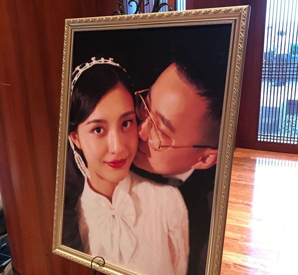 LuoYuluo101's tweet photo. hi 大家好我是冪冪32歲是一個離婚不久的單親媽媽已經有一個4歲的女兒，由於結婚以後 一直是全職媽媽，心思全部放在家庭 老公 孩子身上，也沒有什麽朋友和工作   就連離婚心裡也沒底氣 雖然現在離婚了感覺有解脫 孩子也在身邊 但是我現在感覺已經與社會脫節目前也找不到合適的工作
#單親媽媽 #辣媽 https://t.co/dG9HwoVRJW