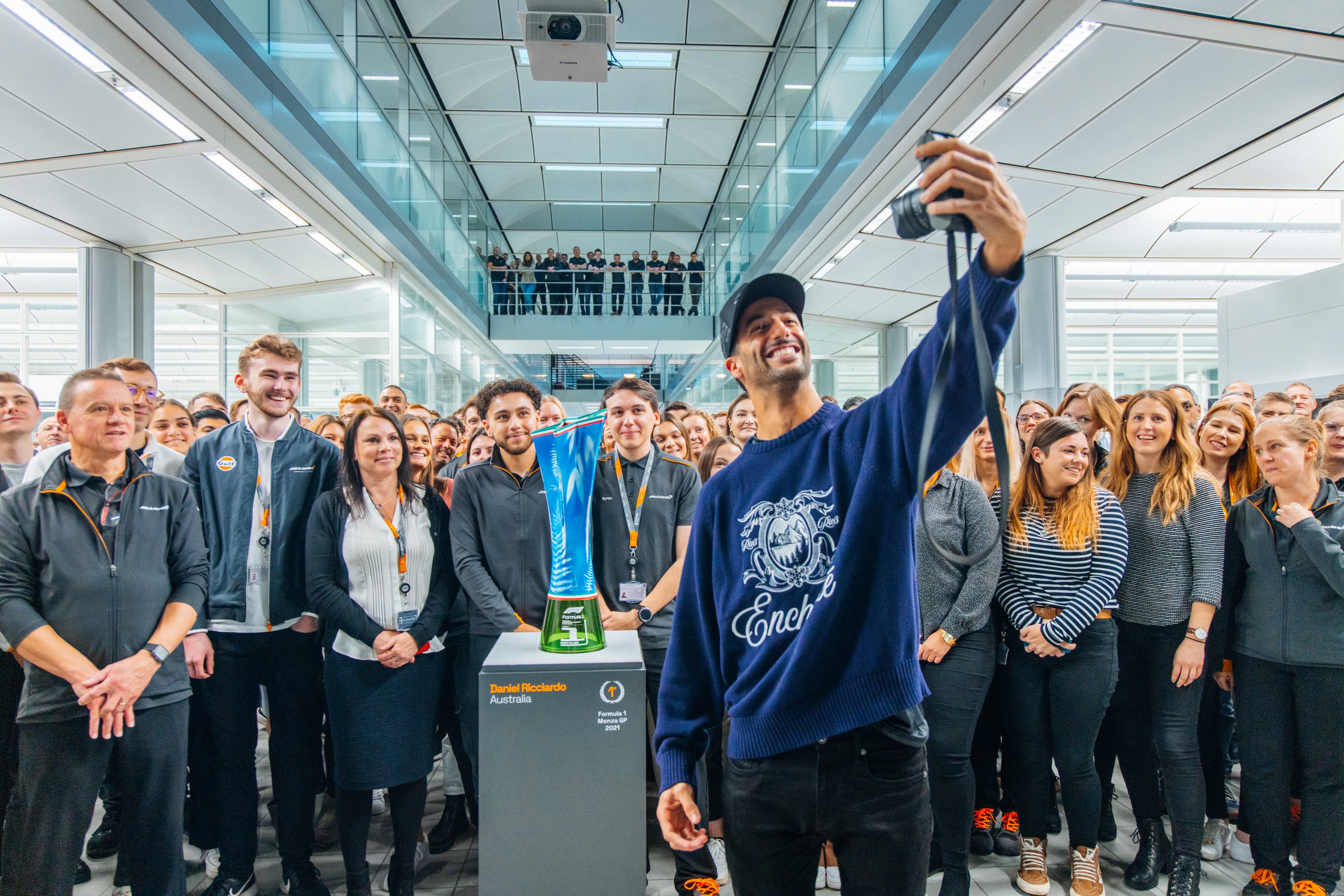 Daniel Ricciardo saying goodbye to McLaren Technology Centre