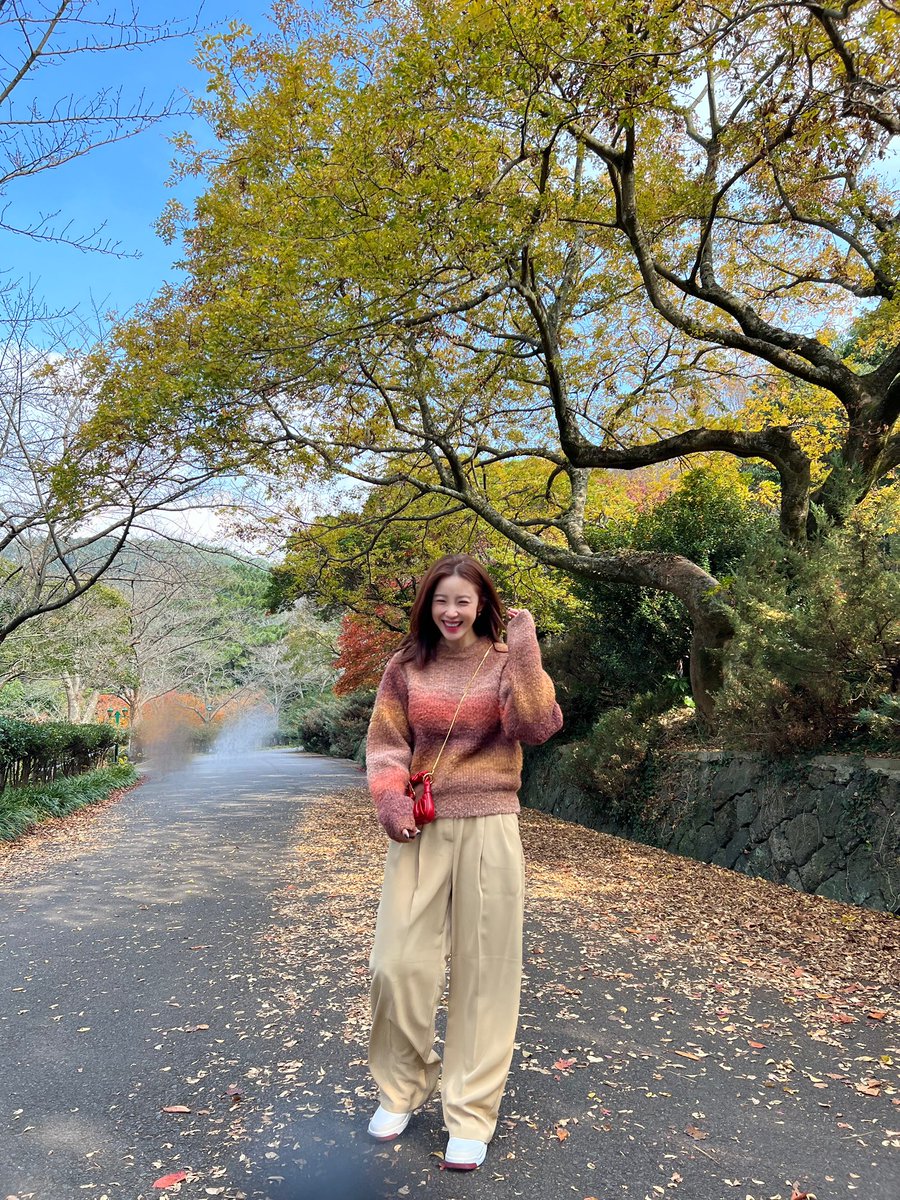 superstar_jhs's tweet photo. In Jeju 🍁🍂❤️ https://t.co/YktDKsv1ac