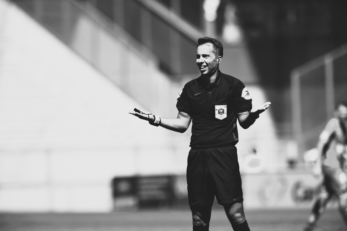 L’arbitrage est en deuil. Nous apprenons le décès de notre Collègue et Ami, Johan HAMEL, arbitre de Ligue 1, à l’âge de 42 ans. A sa Famille, ses Proches et Amis, le SAFE et les Arbitres adressent leurs plus profondes condoléances. Johan, tu nous manqueras.