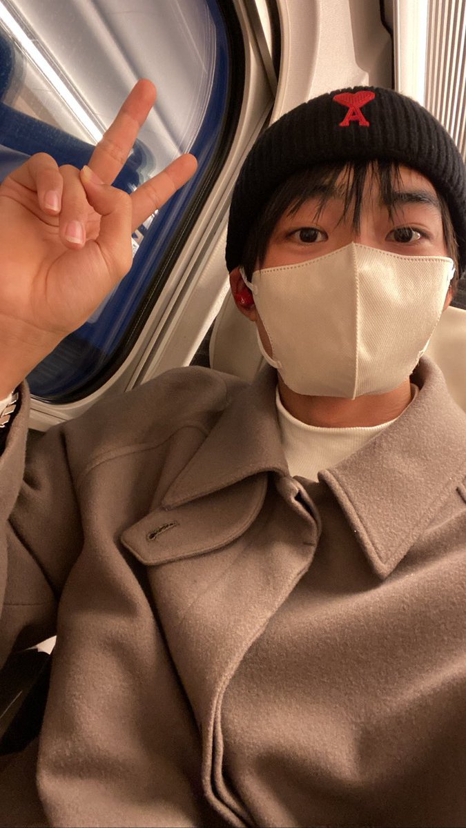 rui912912's tweet photo. 前髪ありとなしどっちがいいのかな。？

学校終わって撮影で大阪行ってきます👋 https://t.co/muTyKt0r3T