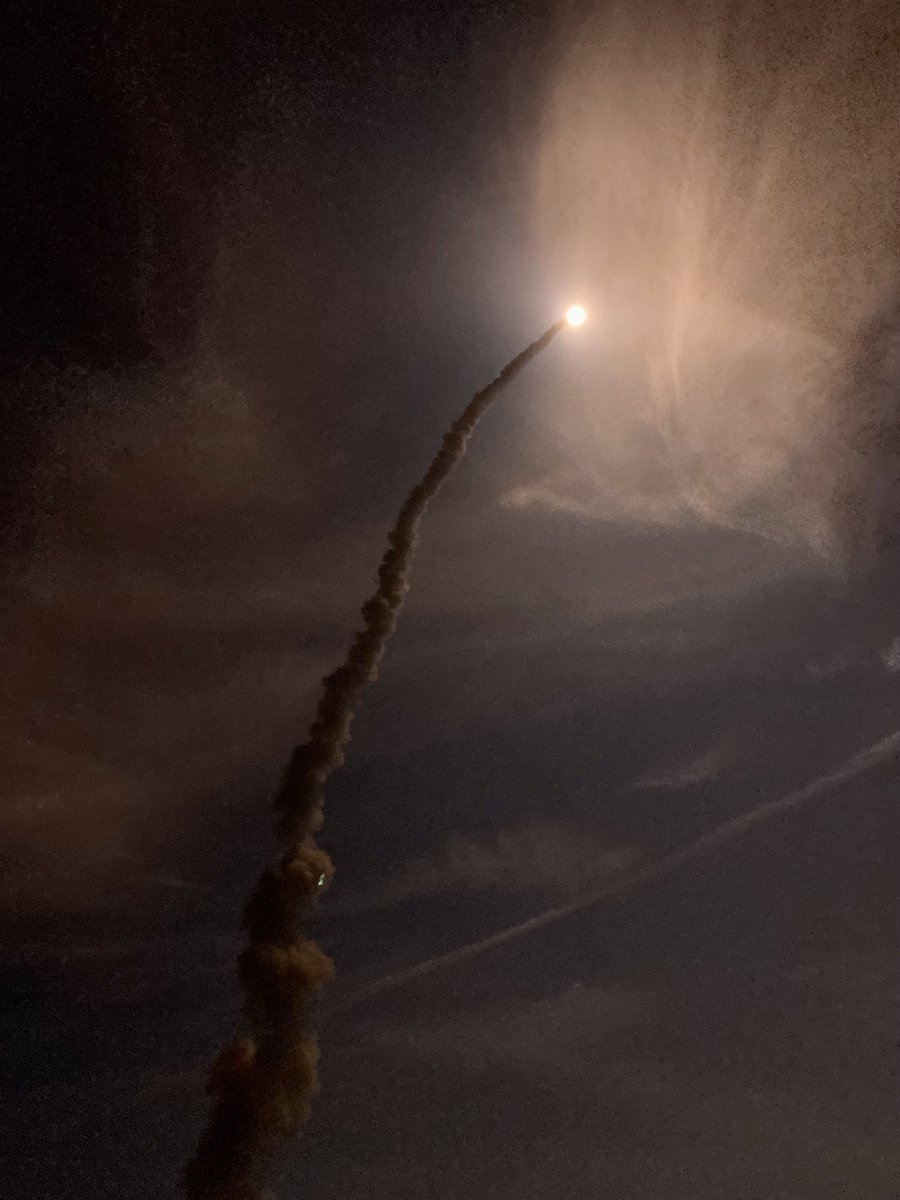 I truly was not expecting to see such a spectacle this evening, and I'm so glad we did. Here's what this mega-rocket launch means: 

scientificamerican.com/article/artemi…

TY x 10^6 to <a href="/LeeBillings/">Lee Billings</a> and <a href="/sciam/">Scientific American</a> for working with me on this story, and for giving me the opportunity to be here!