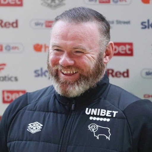 ManuHeredia21's tweet photo. Wayne Rooney está evolucionando en Santa Claus https://t.co/6rZ0lOA4Mc