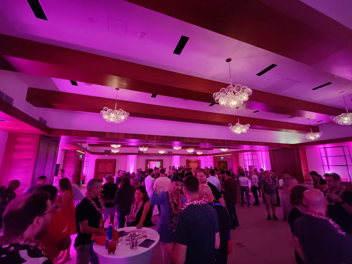 Apparently, <a href="/TMobile/">T-Mobile</a> isn't just a #5G expert – it's also a top notch party planner. Thanks for throwing this fun event! #SnapdragonSummit