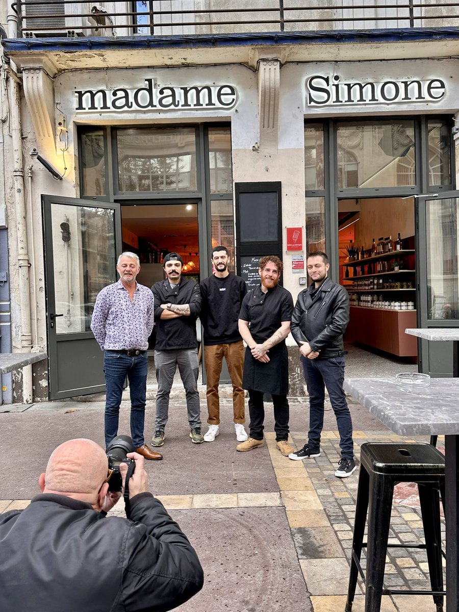 Une équipe qui a du peps ☀️ 

Bien manger, bien boire dans un endroit où il fait bon vivre 💋 

#restaurant #cocktails #narbonne