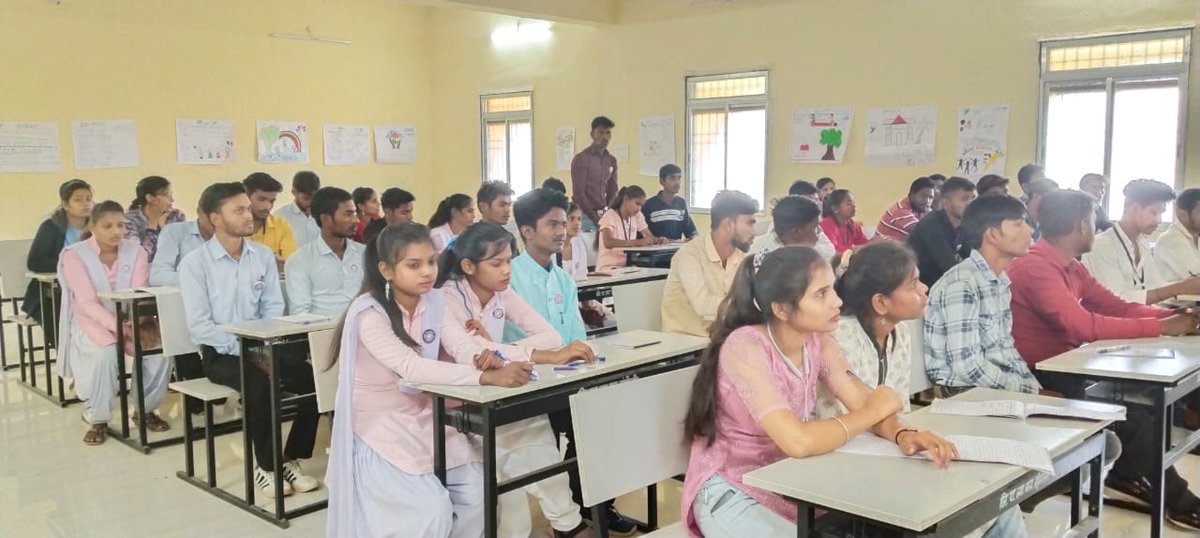 karan_sarthi97's tweet image. Capacity building on social behaviour change workshop @MungeliDist was trained about the Call Centre,Schemes to #volunteers in second day. #SBCWorks
#BehaviourChangeMatters #LaikamanKeTihar @UNICEFIndia @UNICEF @wethepeople_cg @SBCCalliance @ChhattisgarhABC @ChhattisgarhCMO