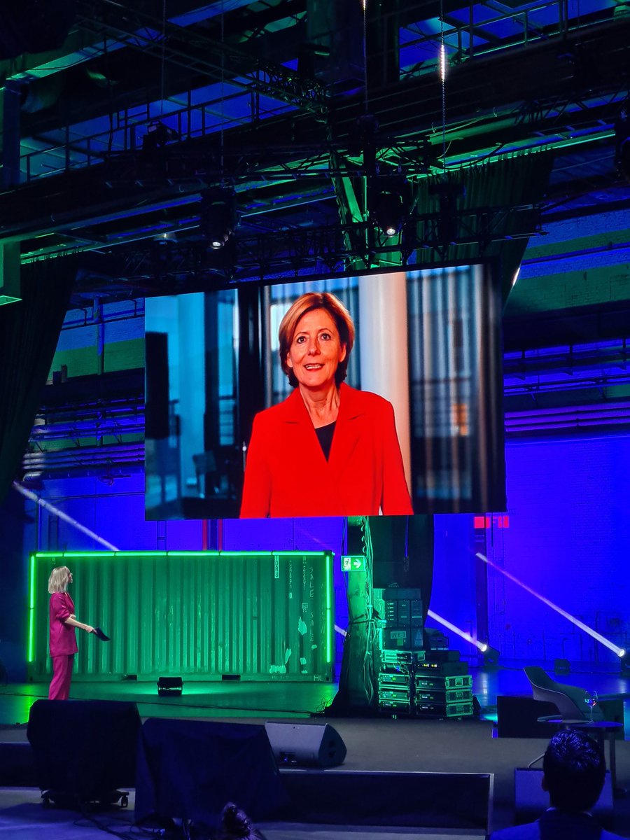 timo_kon's tweet photo. 2019 startete die #ConCon19 im @HubGutenberg in #Mainz, morgen findet sie bereits zum vierten Mal statt. Große Vorfreude 🔥 auf die #ConCon22 mit Malu #Dreyer, @HeikeRaab, @VeraJourova u.a. und ganz viel Content, Trends und neue Technologien - live vom Medienstandort #RLP. https://t.co/aDZ1yzNhUv