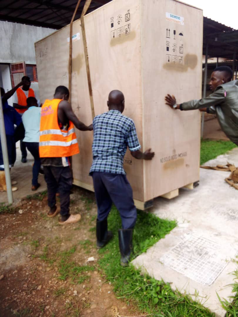 DianaAtwine's tweet image. In efforts to improve diagnostic services, each Regional Referral hospital is to recieve a CT scanner. CT SCANNERS produce detailed images of many structures inside the body for diagnosis of conditions i.e damaged bones, cancers, heart, lungs and liver diseases, tumors etc.