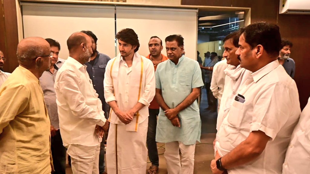 Paid last respects to Super Star Krishna garu and offered condolences to @urstrulyMahesh garu and family.