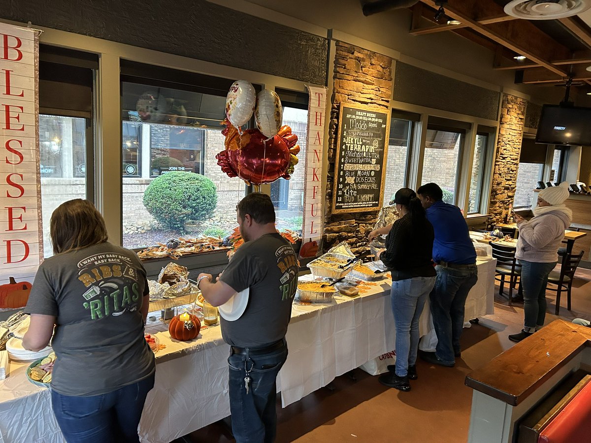 bosslady1778's tweet photo. What a fun day of fellowship and giving thanks for a great group of team members at Johns Creek Chilis #Thankful 🫶 #Back2Great #ChilisLove 🌶️❤️ @Obione52 https://t.co/EYsTiWGb6f