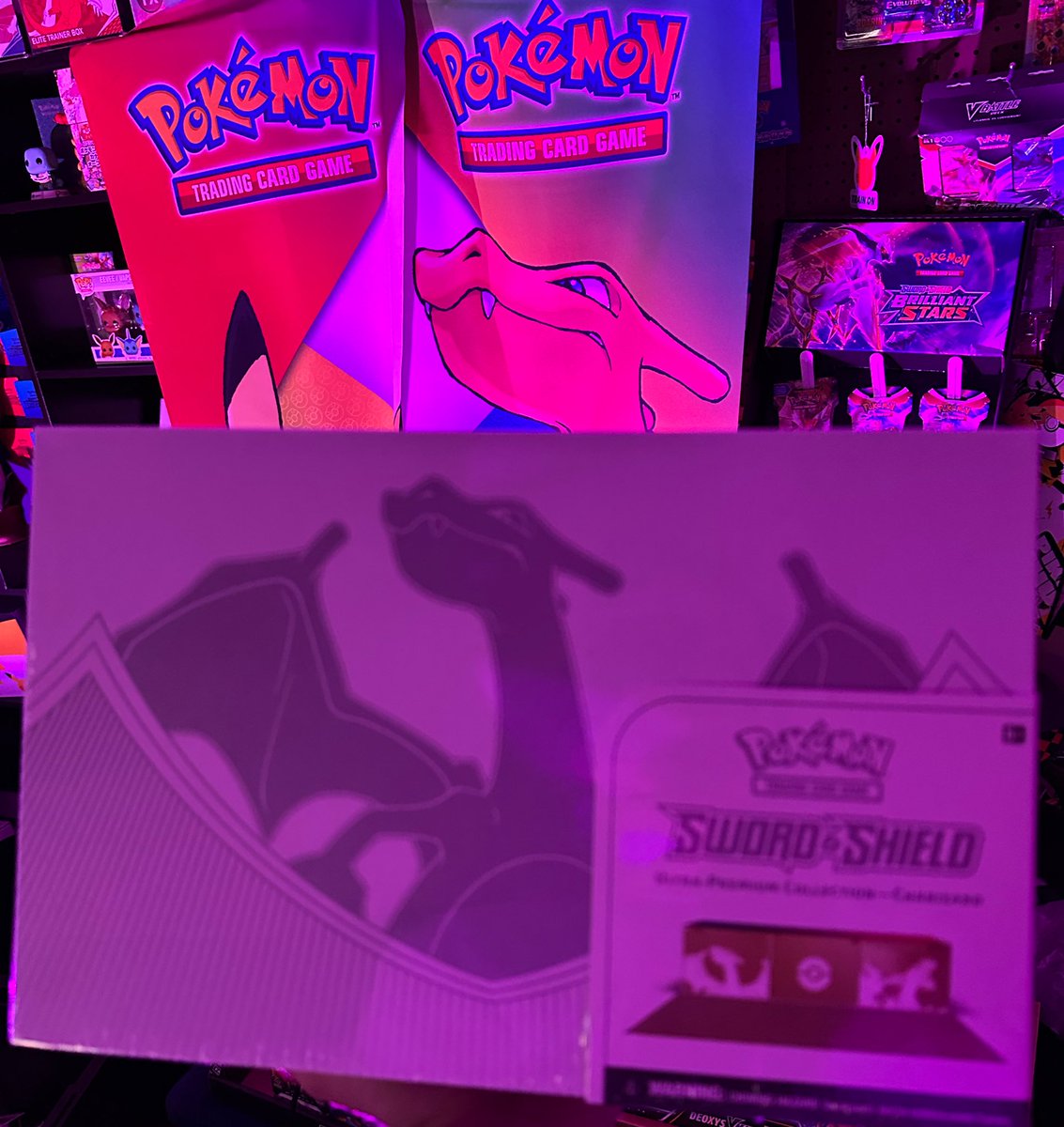 DJdeemO_'s tweet image. 🎉2 YEAR CELEBRATION GIVEAWAY🎉

Like, RT and follow @DJdeemO_  to enter!

Celebrating 2 years of breaking on twitch so I am giving away one Charizard UPC to one lucky winner! Winner chosen Saturday November 19th!

Good luck everyone 🍀 #pokemon