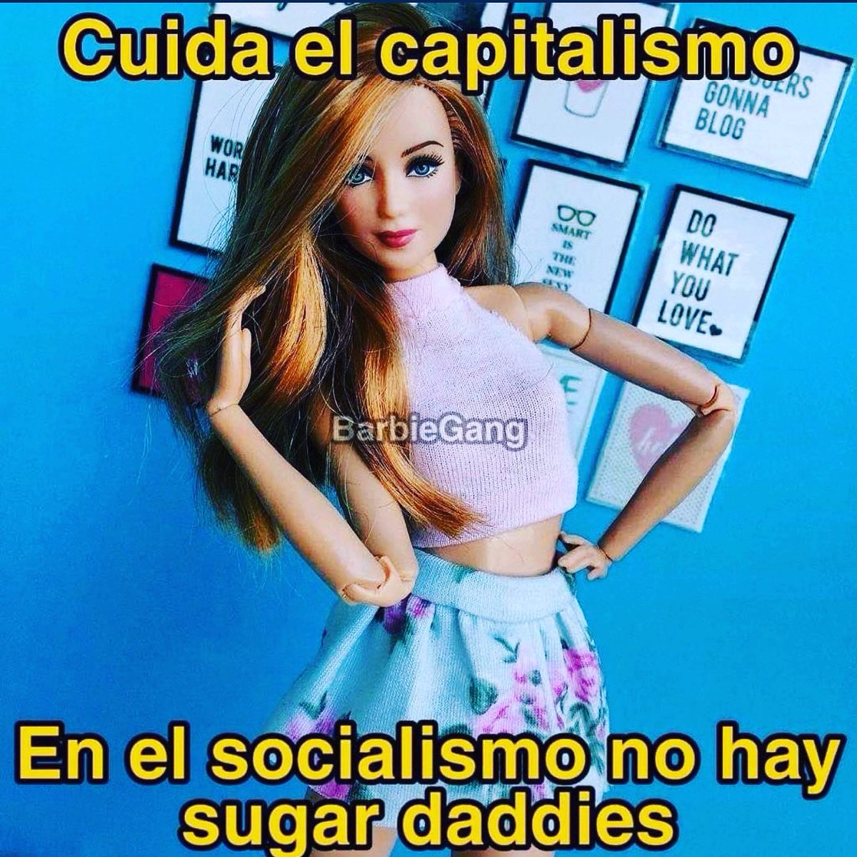 GloriaAlvarez85's tweet photo. En mi propuesta libertaria cabemos TODAS 💋 desde la que deciden ser prostitutas, hasta las que deciden ser monjas. Las que deciden ser madres y las que no. Las que quieran ser empresarias o empleadas. Y las mantenidas también. Siempre que sea TU LIBRE decisión 💫 😉 https://t.co/g8OxAvA9GJ