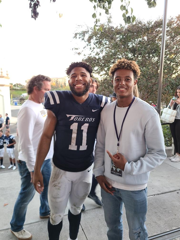 JavonJordan_fb's tweet photo. I had a great time visiting the USD football program this weekend. What an awesome group of players and staff who took time to share knowledge about their program and engage in individual mentorship with me.

Go Toreros, Ole
@USDFootball @CoachJC3 @eaglesohsfb @OHSEAGLESFB https://t.co/cYVUkFCN7K