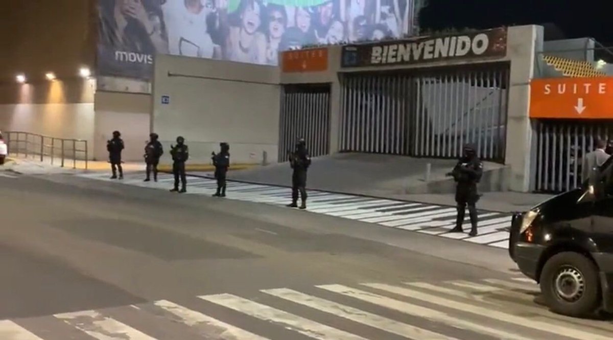 c4jimenez's tweet photo. CATEARON y ASEGURARON @ArenaCdMexico POR UN PLEITO DE BORRACHOS "INFLUYENTES”
La @FiscaliaCDMX armó todo el show luego de q un hombre q presumió ser “influyente” denunció q él y su hermano pelearon en el baño, y les robaron un celular.
El coordinador Oliver Pilares autorizó todo https://t.co/8N8EOxINT6