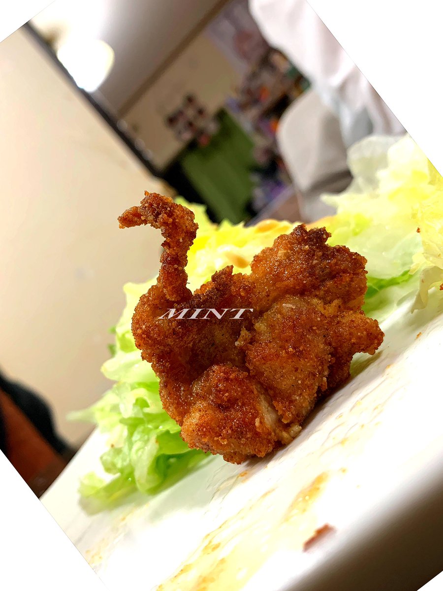 mints_green_'s tweet photo. 昨夜の食卓での出来事🦢🦢🦢

#唐揚げ
＃晩ご飯 https://t.co/rGFvWBfnJ2