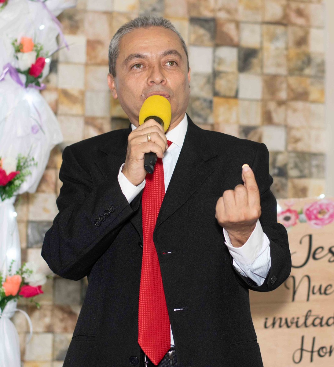 AquerlesVG's tweet image. 🔹Siempre que usted venga al altar, algo suyo se queda aquí y algo de él se va en usted.✍️
Pastor Eferlein Puentes