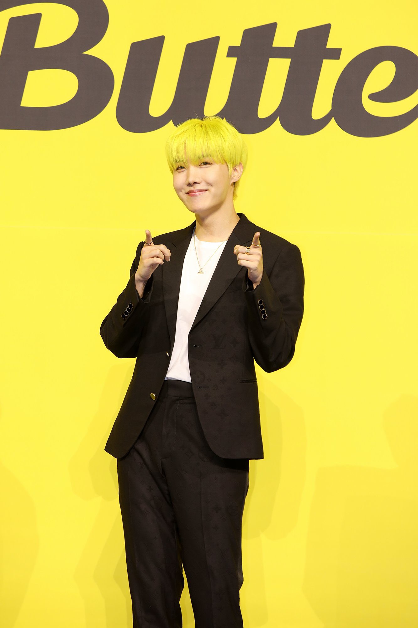 J-HOPE スローガンマフラー（イエロー） - メルカリ