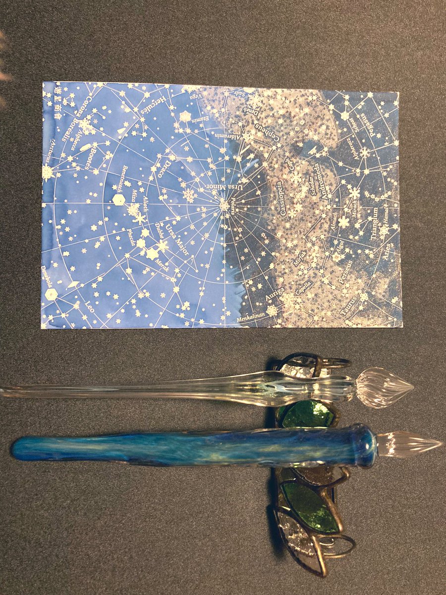 ark9be's tweet photo. 夜空っぽいインクと思う二色で塗ってみました!
思った以上に色が違う😳
どちらも綺麗な色…✨
ポストカードは大きくて、乾く前に次の色を乗せるのが難しい…
でもとても楽しい…✨
#哲嗟
#ぽちょニブ
#ノーザンライツ
#ぬりたくり絵
#STROKEOFMIDNIGHT
#奈良
#merrystroll https://t.co/PGoGNwFyCg