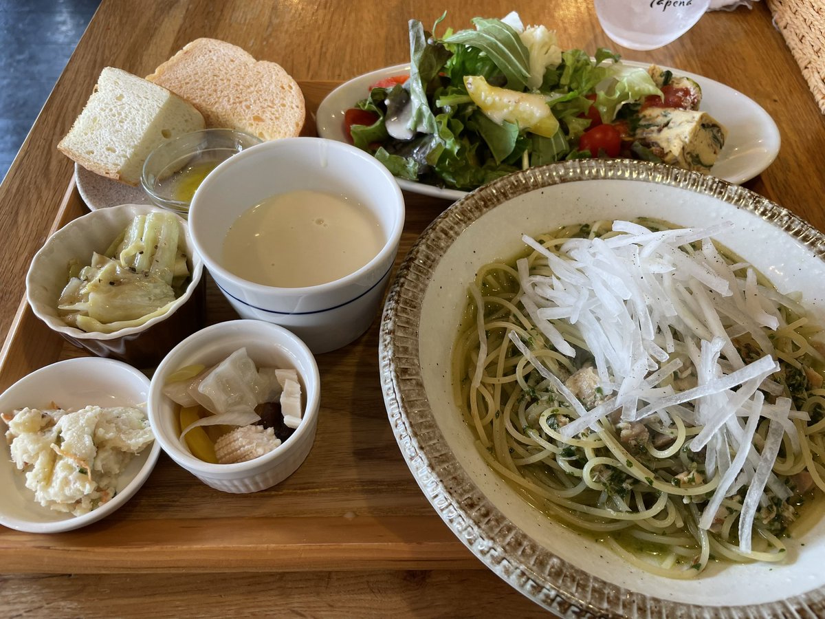 nami19720301's tweet photo. 今日はなかもずで1人ランチ🍝
#G831 Vegetable&amp;Wine に来ています。

やっぱり、パスタランチに。。

大根と大葉ソースのお魚パスタです。大葉が爽やかで美味しかったです🤗ご馳走様でした！ https://t.co/2y4Ib7aCoy