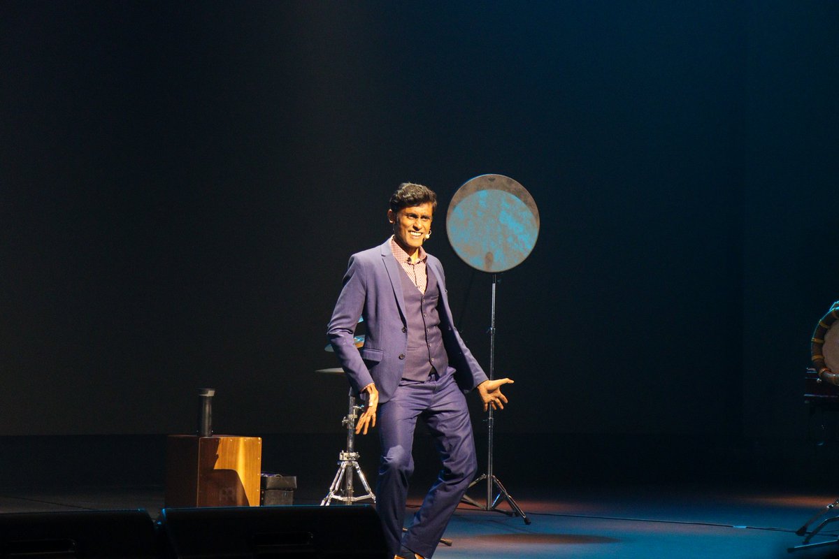 ILikeSlander's tweet photo. What a night Dubai Chellams! Lapping up for every little thing, you made Saturday’s ALEXPERIENCE the longest (3hrs 15 mins :-!) and funnest ALEXPERIENCE run so far! Thank you guys! Shout out to #HobNob’s #Deepak #Benas and the whole gang for the hardwork; https://t.co/oAYxcbRUsc