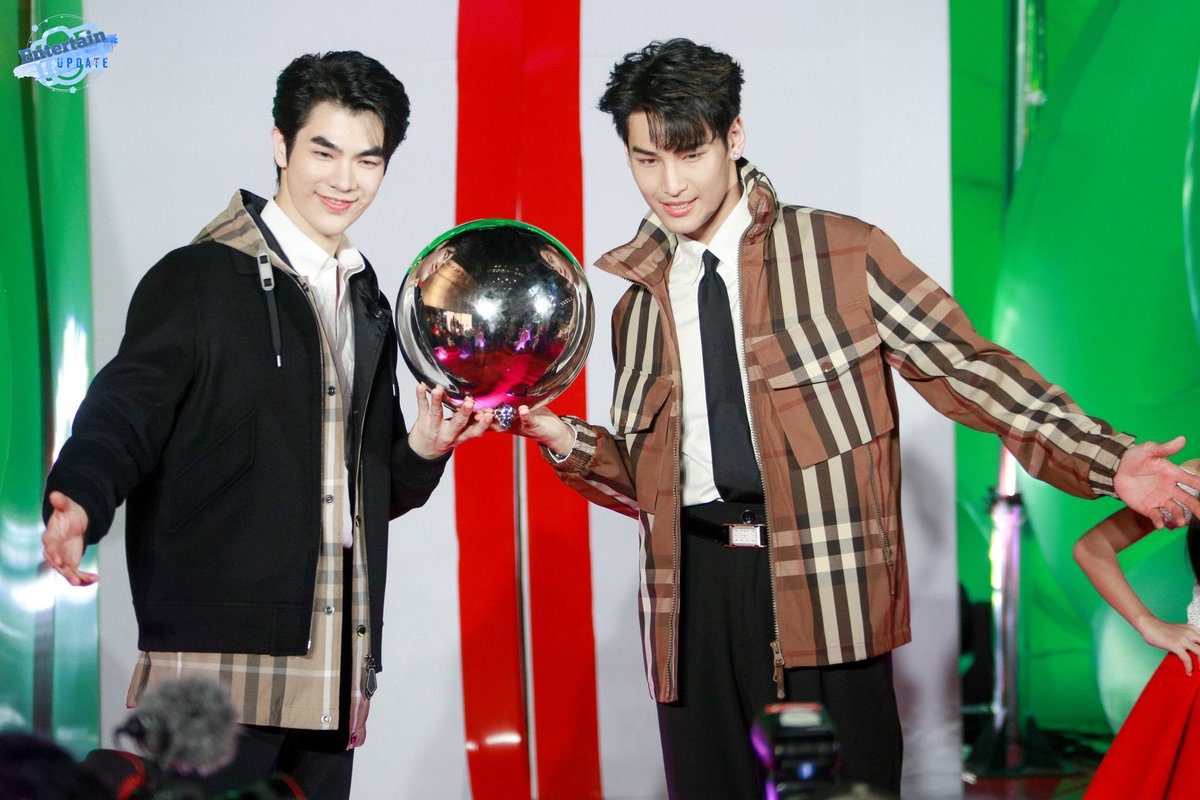 Entup2date's tweet photo. "มาย ภาคภูมิ, อาโป ณัฐวิญญ์ และ โบกี้ไลอ้อน ร่วมเปิดงาน CENTRAL EMBASSY PRESENTS “LET’S CELEBRATE 2023: FLOATING HAPPINESS”
#LetsCelebrate2023
#FloatingHappiness
#CentralEmbassy
#MilePhakphum #Nnattawin
#Bowkylion
#CentralEmbassyxMileApo
#CentralEmbassyxBowkylion https://t.co/bYDmEF4Of3