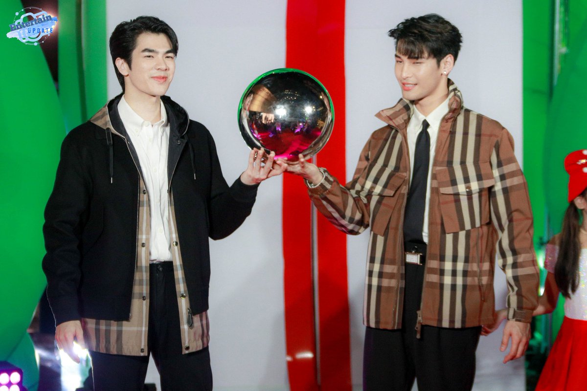 Entup2date's tweet photo. "มาย ภาคภูมิ, อาโป ณัฐวิญญ์ และ โบกี้ไลอ้อน ร่วมเปิดงาน CENTRAL EMBASSY PRESENTS “LET’S CELEBRATE 2023: FLOATING HAPPINESS”
#LetsCelebrate2023
#FloatingHappiness
#CentralEmbassy
#MilePhakphum #Nnattawin
#Bowkylion
#CentralEmbassyxMileApo
#CentralEmbassyxBowkylion https://t.co/bYDmEF4Of3