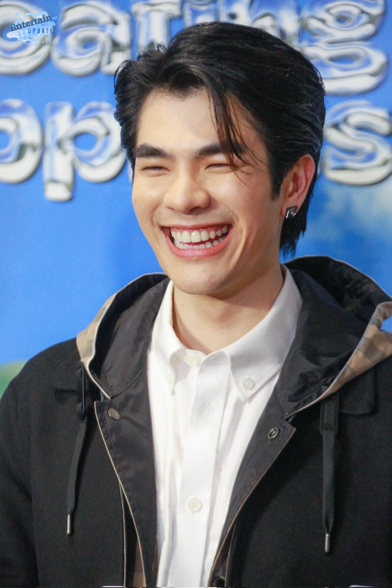 Entup2date's tweet photo. เก็บตกความน่ารักช่วงสัมภาษณ์สื่อมวลชนของ "มาย-อาโป" ในงาน CENTRAL EMBASSY PRESENTS “LET’S CELEBRATE 2023: FLOATING HAPPINESS”
#LetsCelebrate2023
#FloatingHappiness
#CentralEmbassy
#MilePhakphum #Nnattawin
#มายอาโป #MileApo
#CentralEmbassyxMileApo https://t.co/MlDSKutosg
