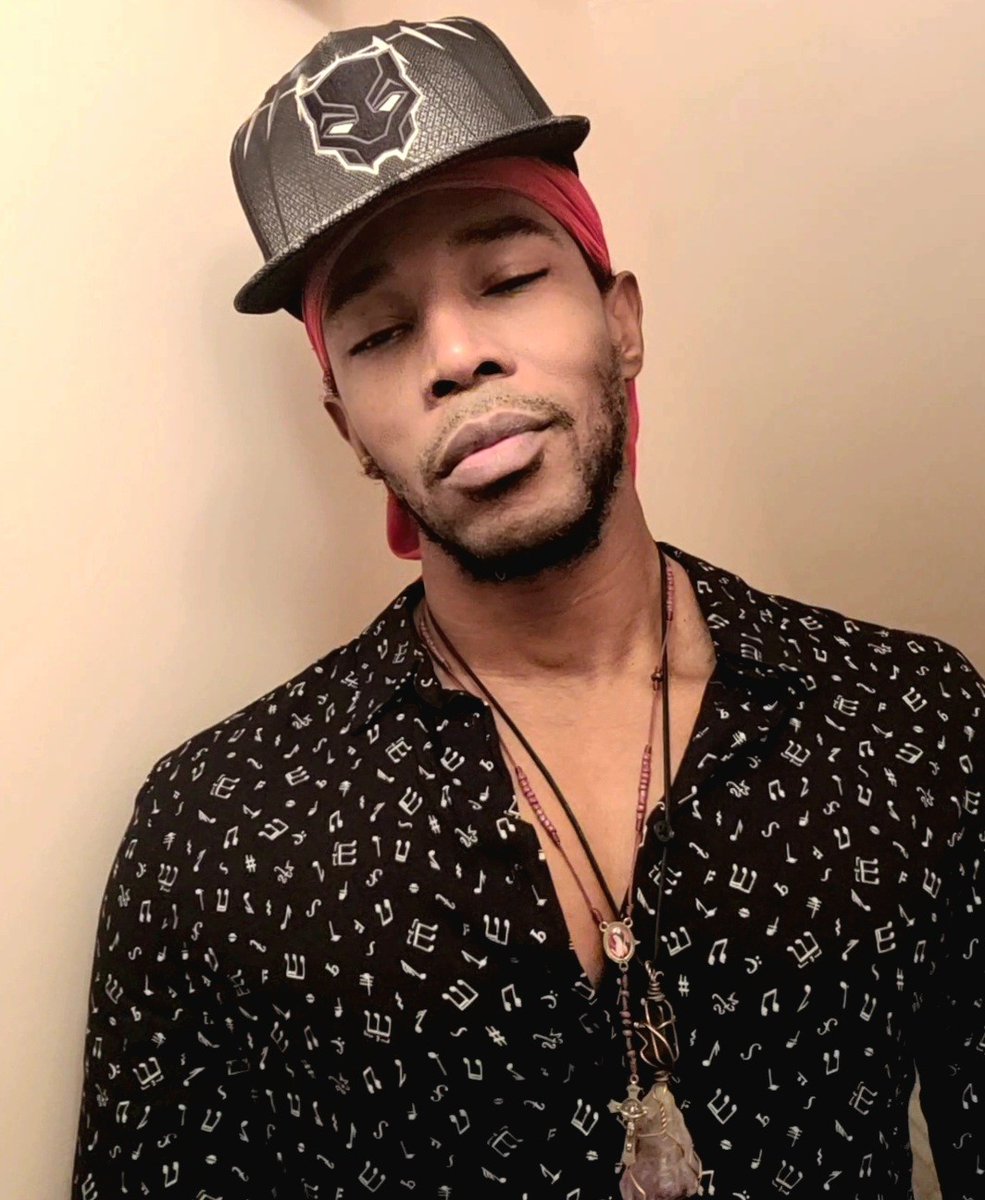 ZAGREUSbonez's tweet photo. Vive con entusiasmo, autenticidad y gracia.
Ain'been lifted in a while since Whiskey was a good friend in 'nother life. Night out on the town celebrating a good friend's book release & u know a bro was NOT passing up this good lighting here🤷🏾♂️ #nightlife #Manhattan #outallnight https://t.co/QEZ0Zy7FS9