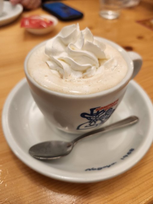 初めてウインナーコーヒーなるものを飲んでみる 