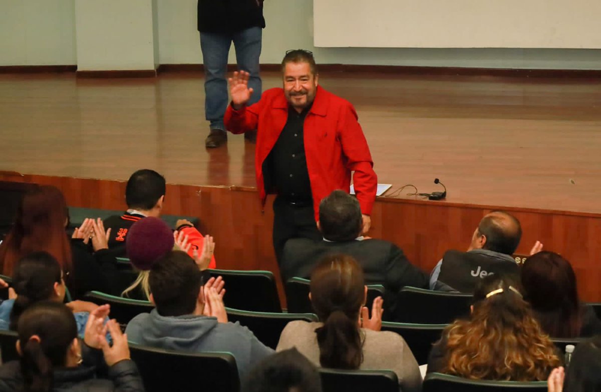 SergioARmzM38's tweet photo. Me fue grato replicar la conferencia titulada: Individualismo vs Colectivismo, el dilema que amenaza contra la existencia del #SNTE.

Agradezco la invitación a mis compañeros y compañeras de nivel inicial, preescolar y primaria.

#UnidosSomosMásFuertes 🤝 https://t.co/ObZXWpejcL