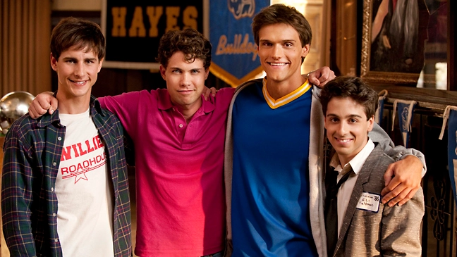 k50cullen's tweet photo. In 2010 and 12 Years Ago, #GloryDaze premiered on @TBSNetwork on this day RT and Like if you remember this show. (@itskellyblatz, #MattBush, @drewseeley, #HartleySawyer, #CallardHarris, @juliannaguill, @hellotimjo, #JamesEarl, #JoshBrener, @chrisdelia, #TimMeadows, https://t.co/DqwDTExf8w