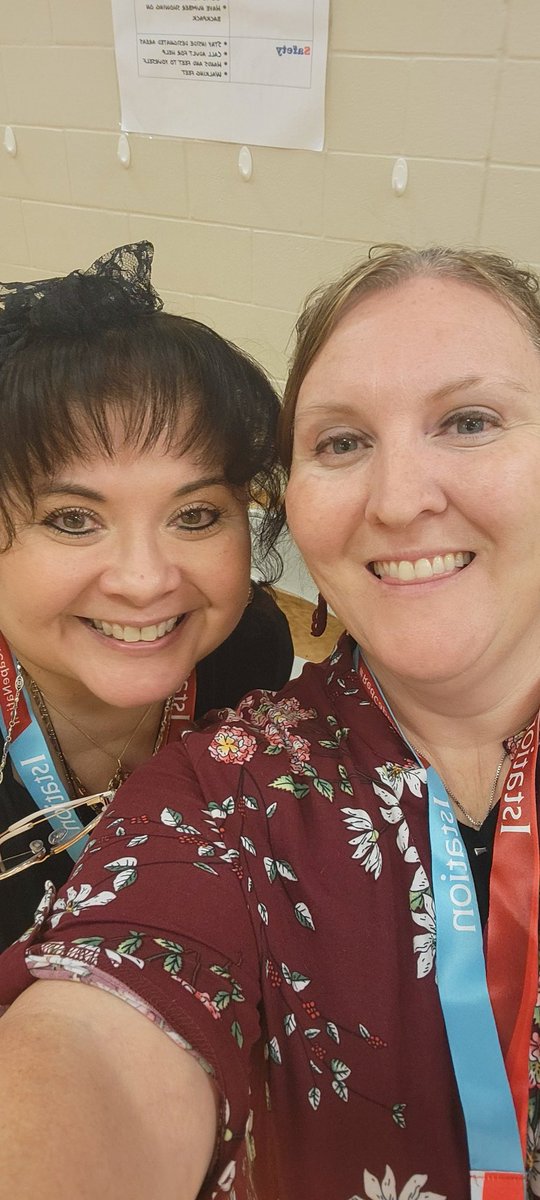 MrsSarahWaits's tweet photo. Reunited... if only for 1 night! @CastleberryElem @CastleberryISD @crnoles09 https://t.co/v1gvLqg6kG