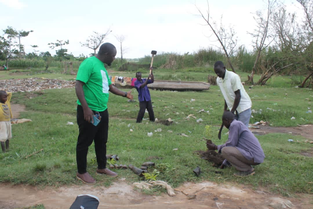 FishInitiatives's tweet image. @FishInitiatives launches #AquaTreeProject in Namayingo district with the aim of planting a million #trees in the catchment  of L. #Victoria and #Refugee districts mitigate #climatechange, #food Security and  and Human #Health, we work with #schools, #churches and communities