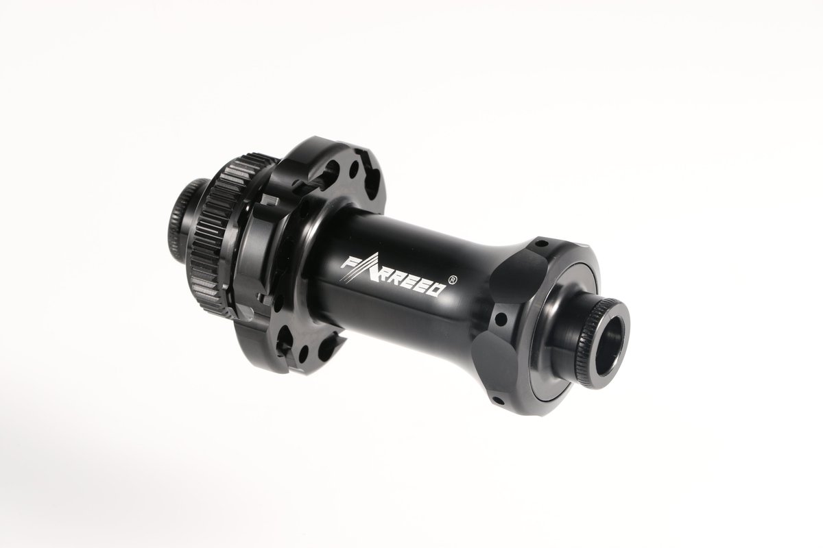 Newly Designed Hubs for Carbon Spokes.
Devotion Makes Perfection !