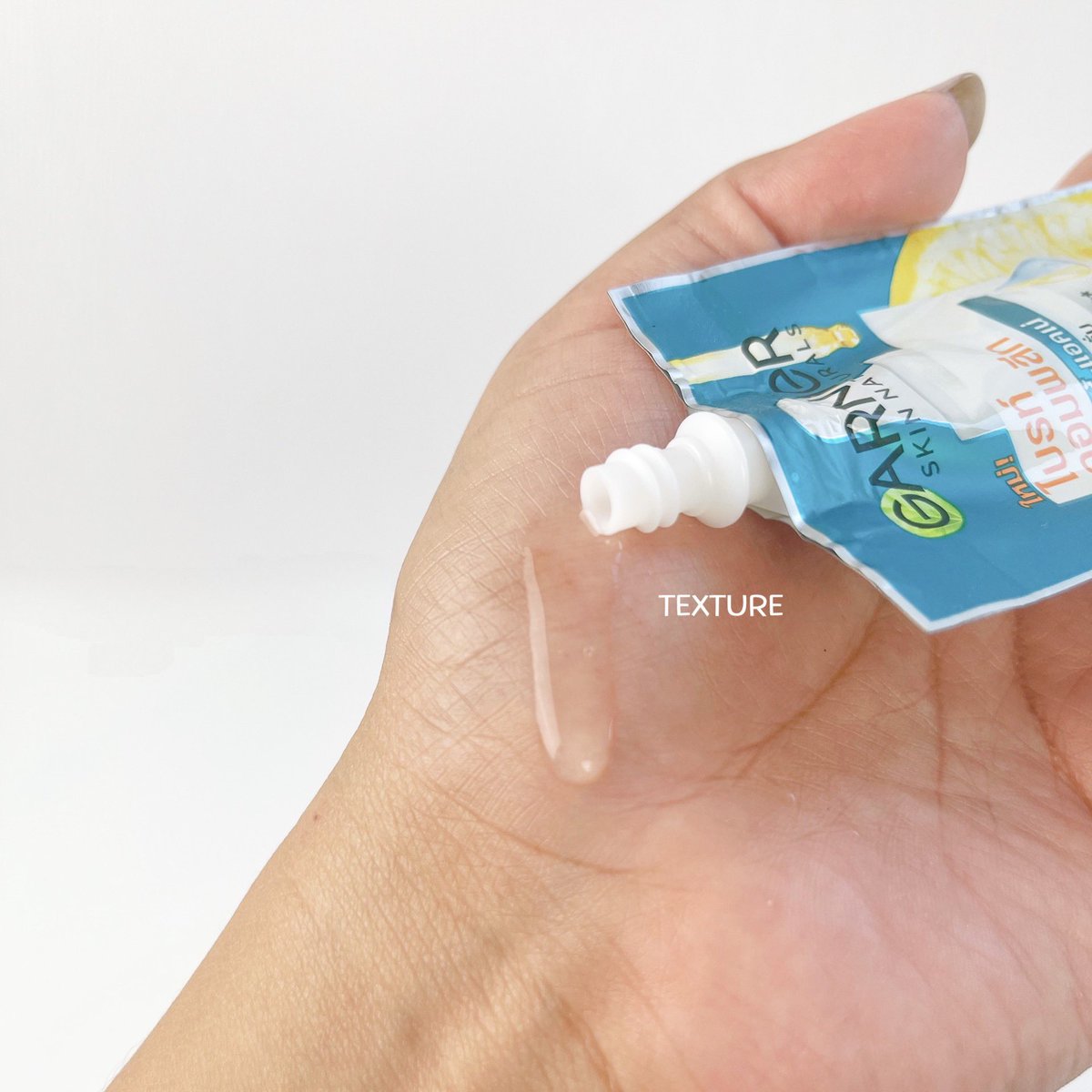 nung__neang's tweet photo. ซองที่5แล้ว ใครรอยสิวเยอะ ต้องมามุงทางนี้ ป้ายยา Garnier Acne Serum อยากให้ลอง คือเรื่องสิวรอยดำเอาอยู่ เราลองใช้แล้วรอยดำรอยแดงลดจริง เซรั่มเนื้อบางเบา แต่ซึมไวค่ดดๆ ใช้ต่อเนื่องเห็นผลแน่นอน ผิวแพ้ง่ายก็ใช้ได้ ราคา 39 บ. พิกัด 7-11 #ครีมซองเซเว่น https://t.co/wbnMsMZ4X0