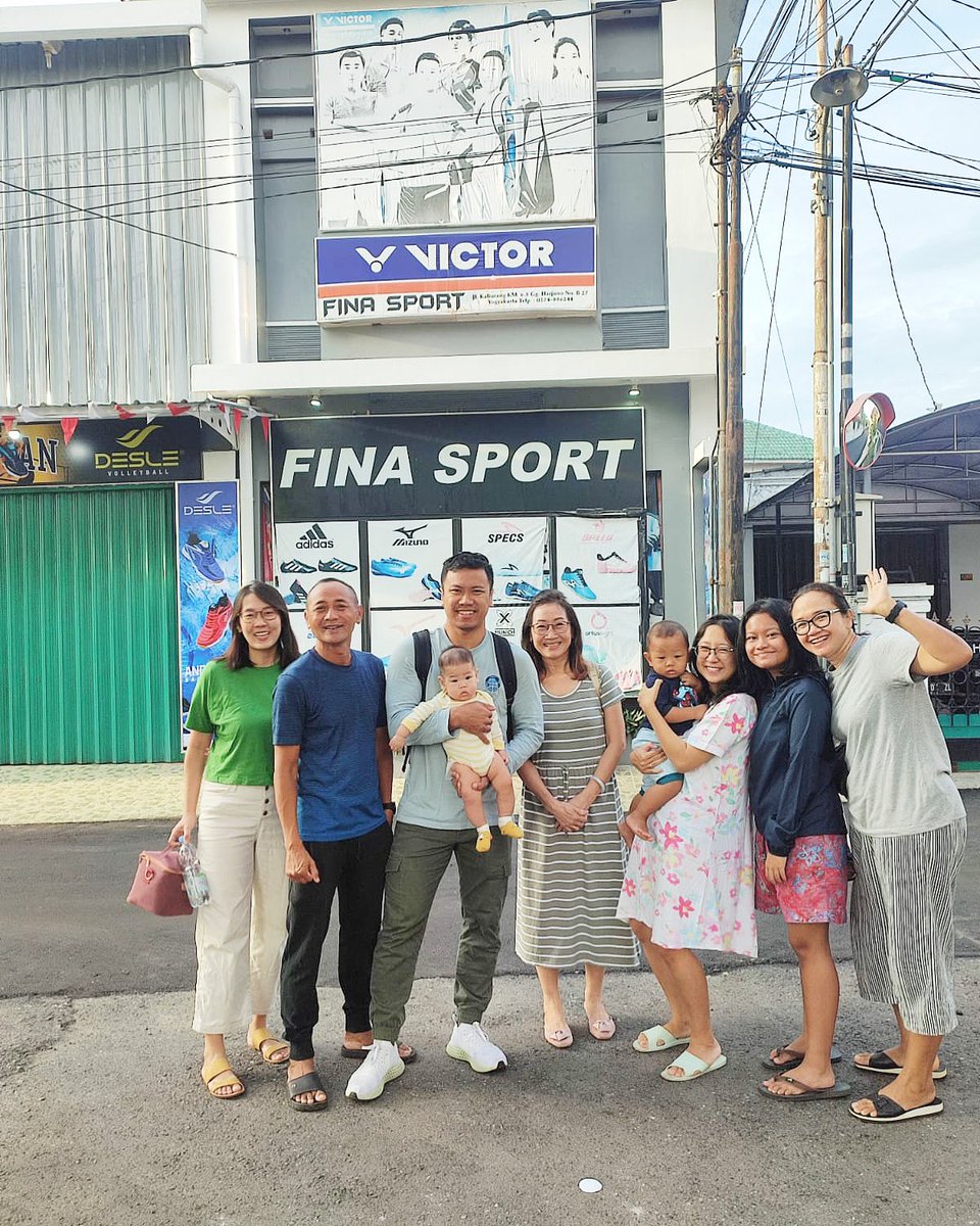 FINA SPORT toko olahraga favorit ku di Jogja 😍 
#addidas #victor #mizuno