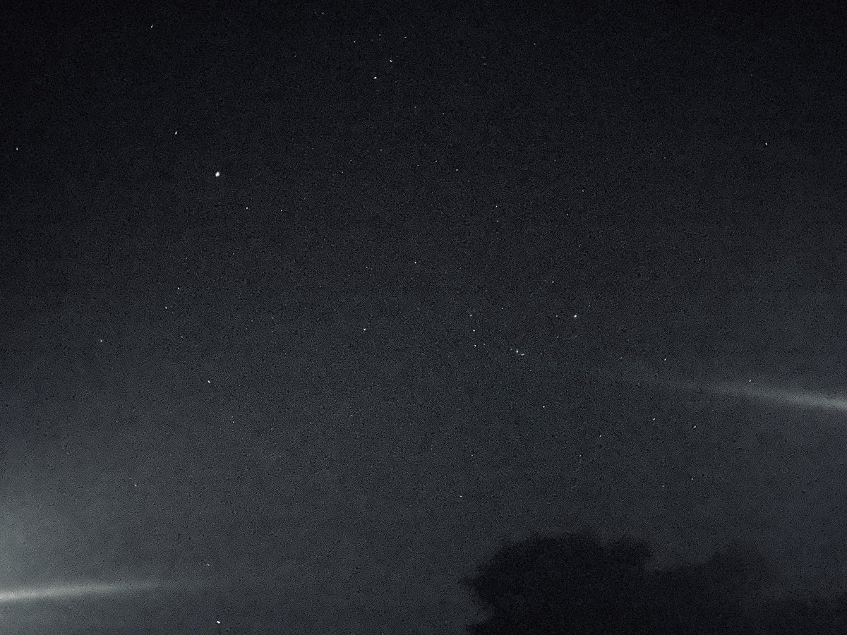 浪漫就是跟你在星空下喝啤酒吃微波食品🖤五年快樂🫶🏻 https://t.co/cmPjKk1gbk