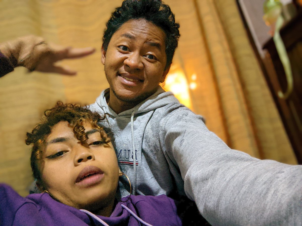 Rehefa mipetraka 2 minitra ny phonen'la!
Ny zanak'anabavin'lah: