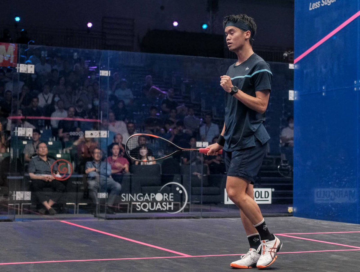 PSASquashTour's tweet photo. Result: MARIGOLD Singapore Squash Open Men's RD2

🇲🇾 @EaiNYow beats [1] @paulcollsquash 🇳🇿
3-2: 9-11, 9-11, 11-8, 11-5, 11-4 (58m)

#SGSquashOpen22 https://t.co/pKOlCeWG7Y